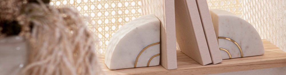 2 marble bookends featuring gold detailing